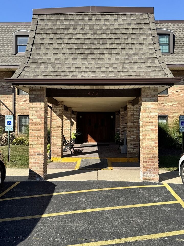 Property Photo: 475 N Cass Avenue 212 IL 60559