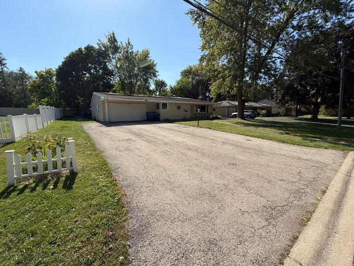 Property Photo: 628 High Terrace IL 60115