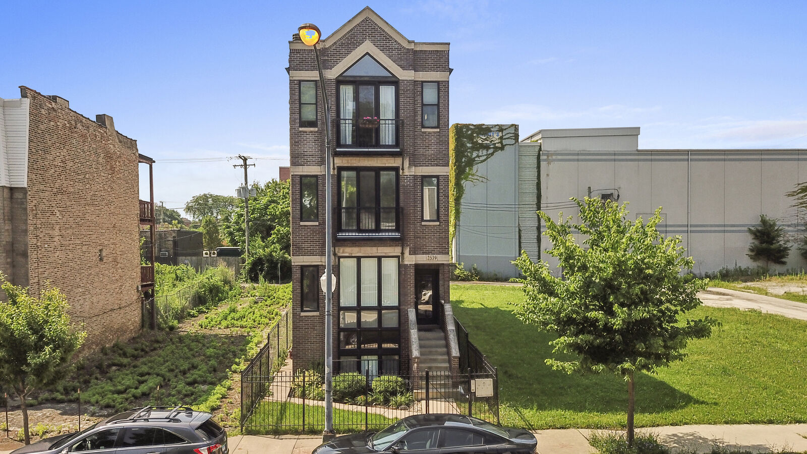 Property Photo:  2539 W Warren Street 2  IL 60612 