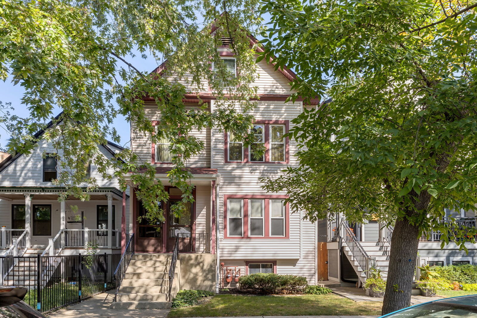 Property Photo:  1824 W Farragut Avenue  IL 60640 