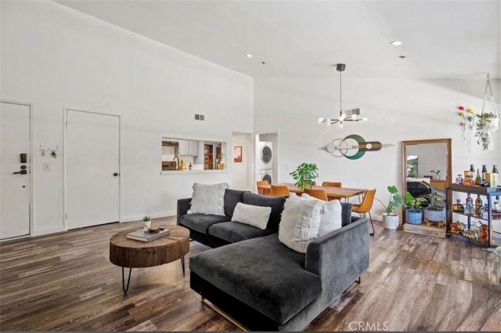 Property Photo: 6545 Reseda 17 CA 91335