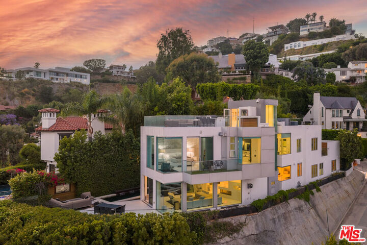 Property Photo:  1377 Miller Place  CA 90069 