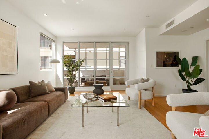 8265 Fountain Avenue 302  West Hollywood CA 90046 photo