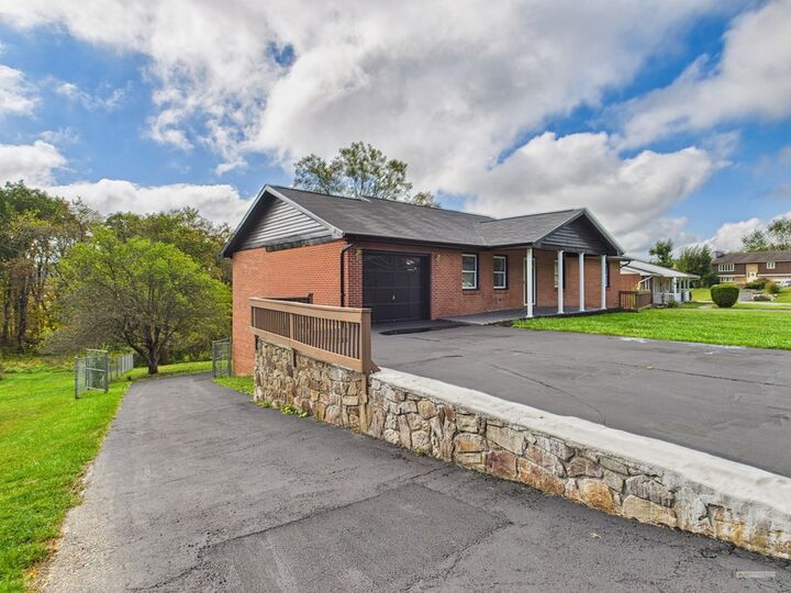 Property Photo:  413 Tanglewood Dr  WV 24740 