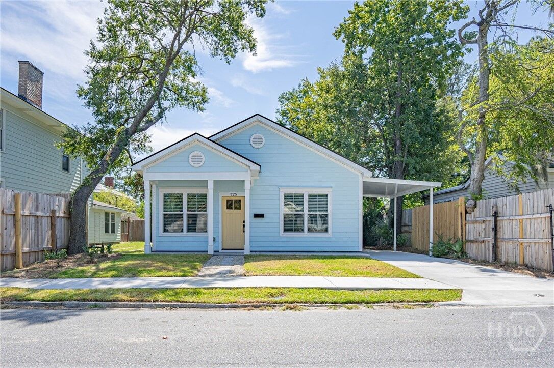 Property Photo:  725 E 39th Street  GA 31401 