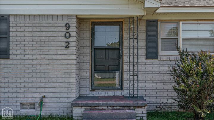 Property Photo:  902 N Hollywood Street  AR 72315