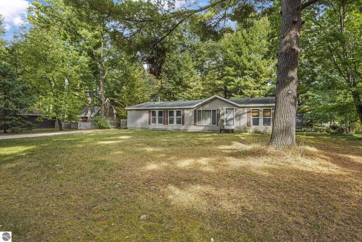 3988 Evelyn Street  Traverse City MI 49686 photo