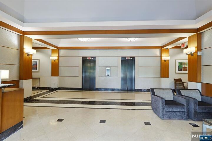 Property Photo:  6 Horizon 2106  NJ 07024 