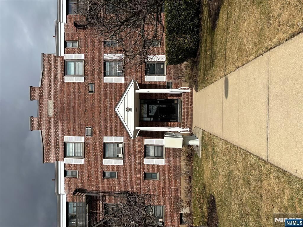 Property Photo:  241 Main Street 1D  NJ 07621 