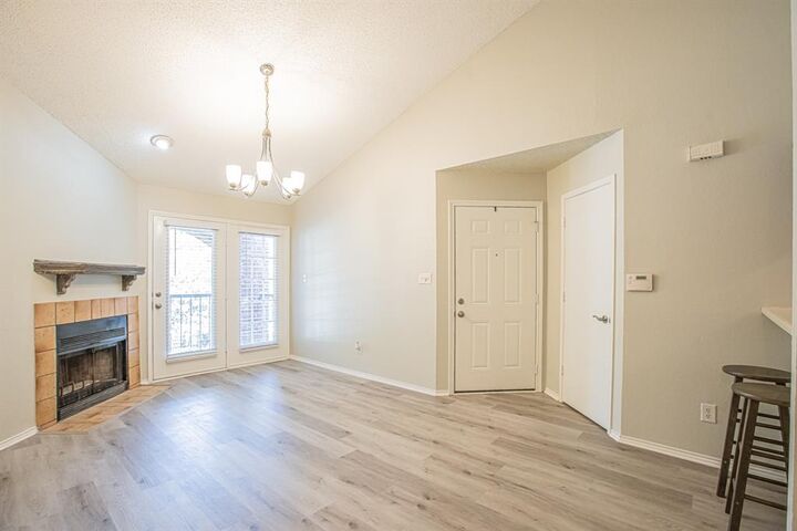 Property Photo: 3209 Donnelly Circle 104 TX 76107
