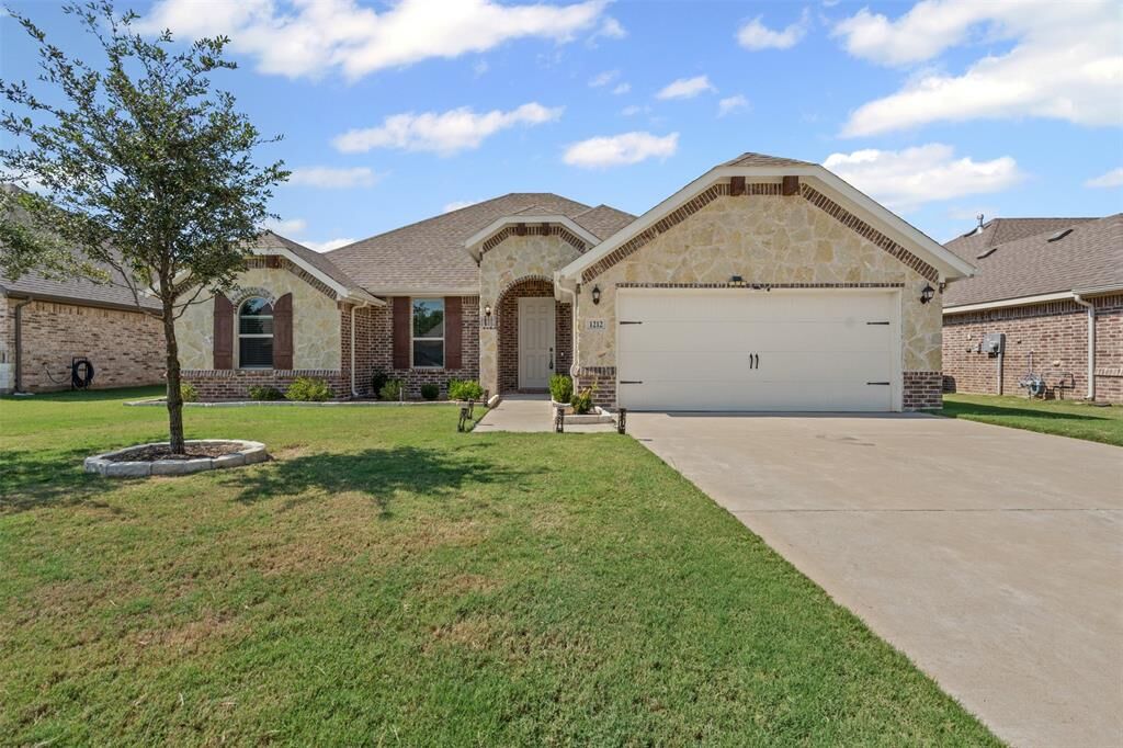 Property Photo:  1212 Blanco Trail  TX 76063 