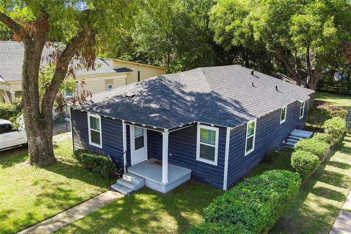 Property Photo: 2923 Carpenter Avenue TX 75215