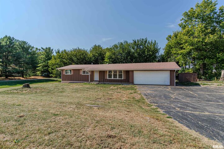 515 N Santa Fe Avenue  Princeville IL 61559 photo