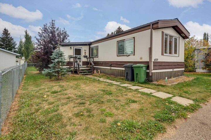Property Photo: 4539 Eastview Crescent AB T0C 2J0