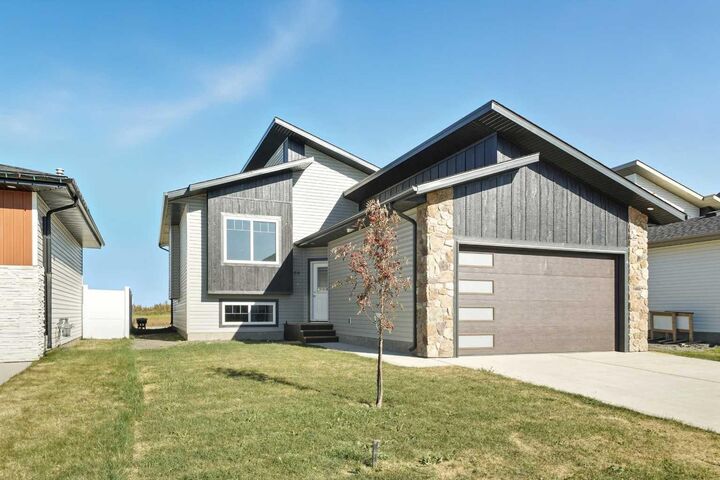 Property Photo: 66 Metcalf Way AB T4L 0J9