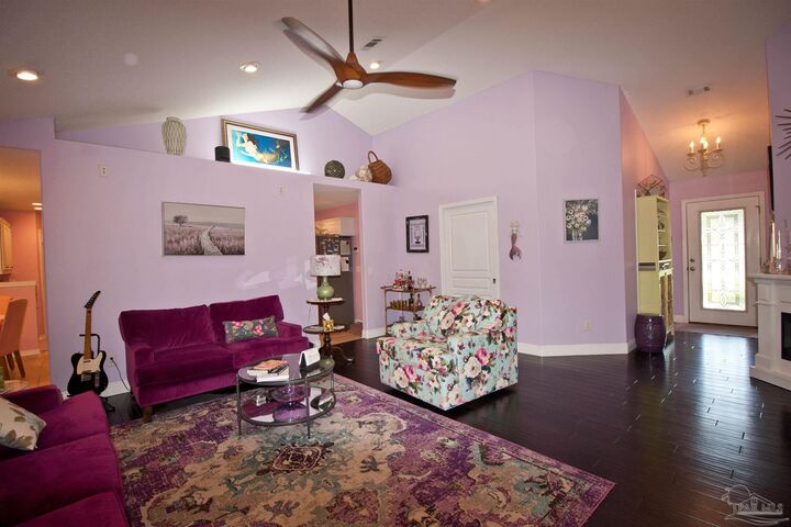 Property Photo: 2301 Majestic Dr FL 32534