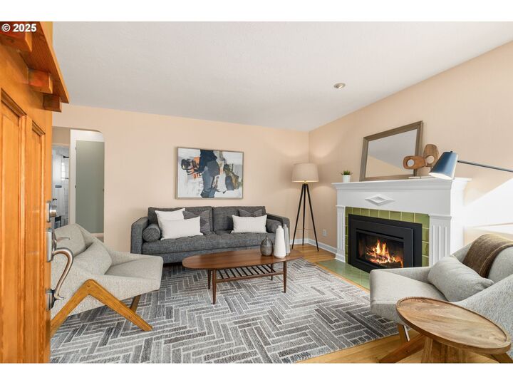 Property Photo: 2015 SE Spokane St OR 97202