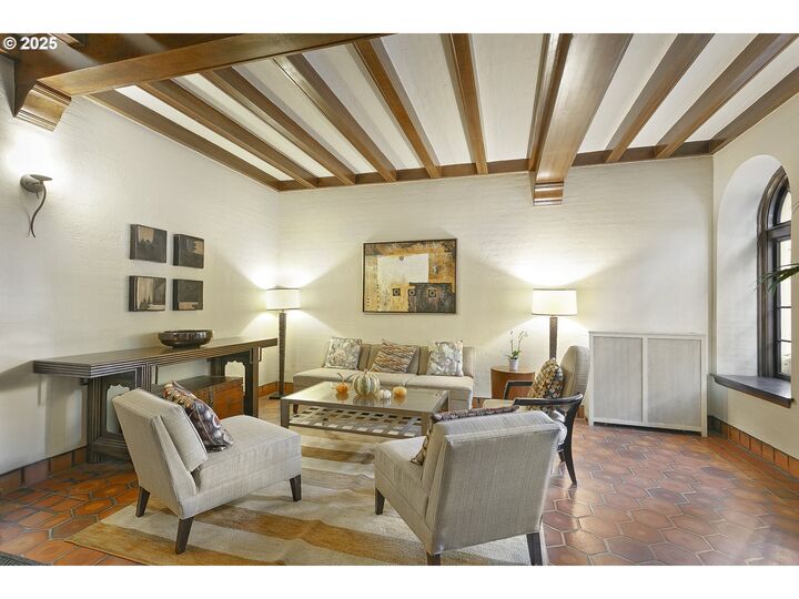 Property Photo: 709 SW 16th Ave 203 OR 97205