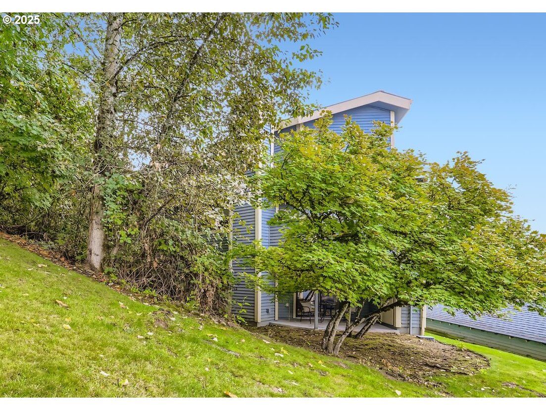 Property Photo:  10220 SE Talbert St  OR 97015 