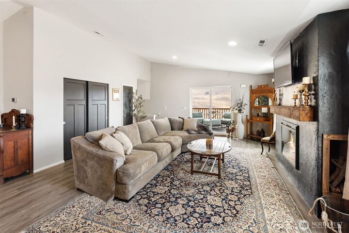 Property Photo:  70  Hill Range Lane  WA 98858 