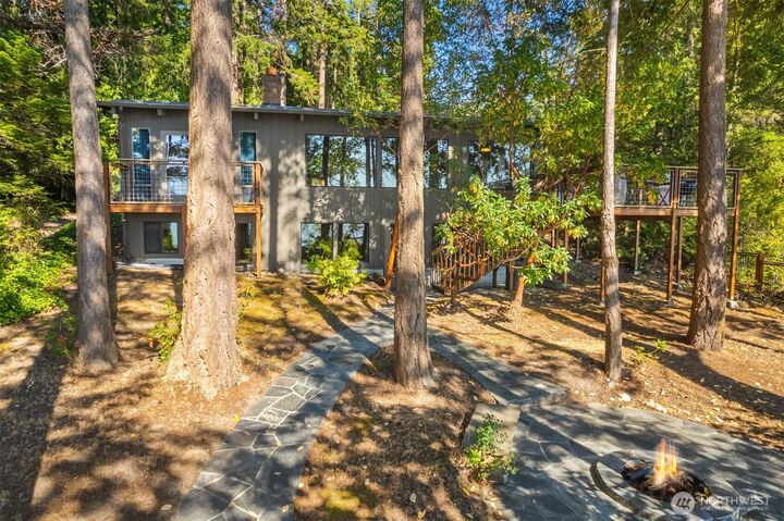 Property Photo:  1428  Hansen Street  WA 98282 