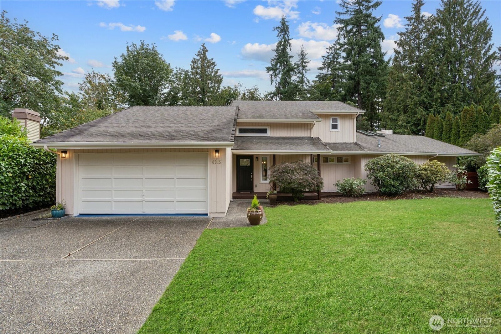 Property Photo: 6315 142nd Avenue SE WA 98006