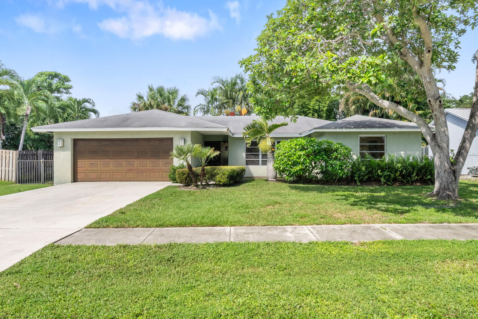 Property Photo:  2660 Starwood Circle  FL 33406 