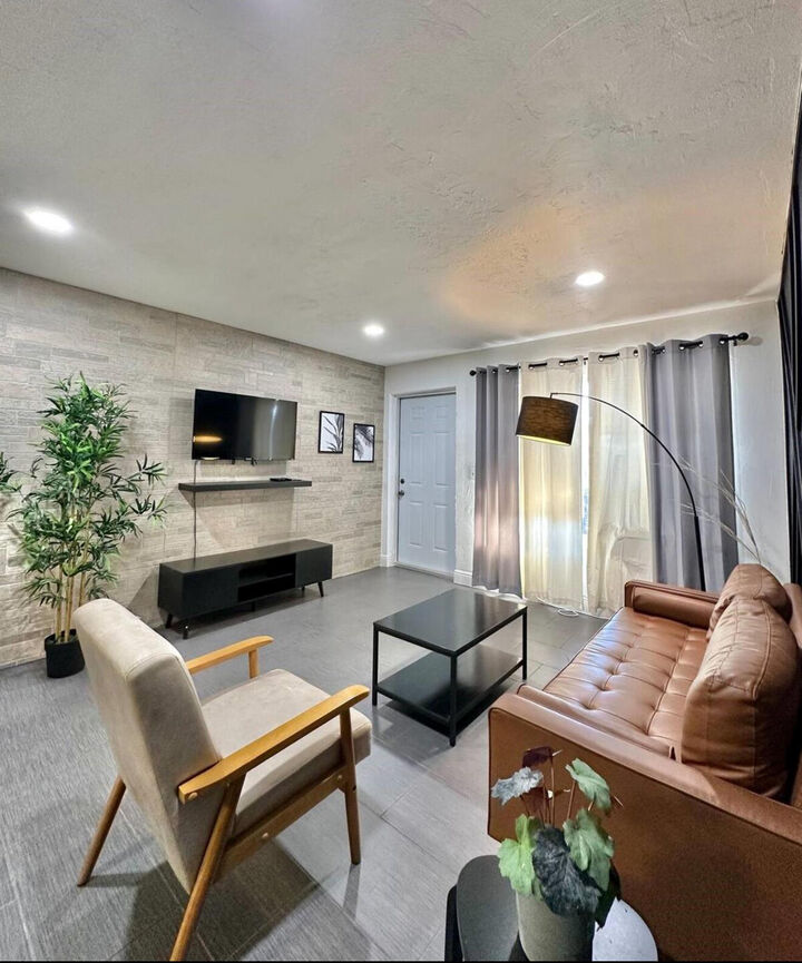 Property Photo:  1501 N Federal Highway  FL 33460 