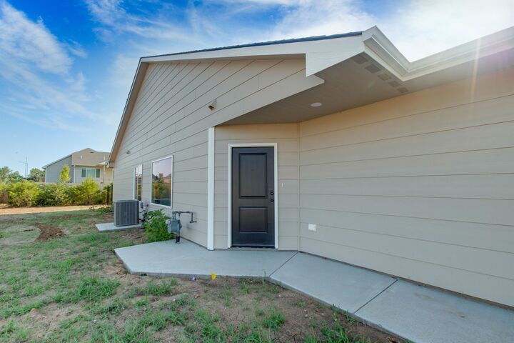 Property Photo: 2933 S Maize Ct KS 67215