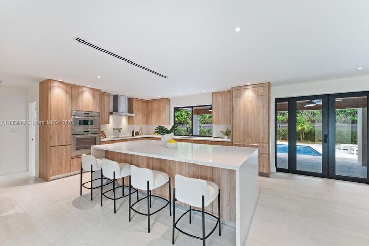 Property Photo: 15101 SW 87th Ave FL 33176