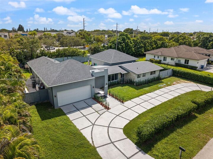 Property Photo: 11811 SW 82 Rd FL 33156