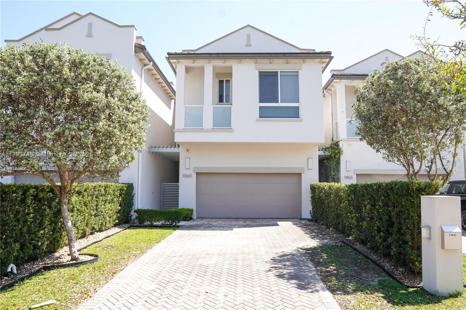 Property Photo: 11843 SW 81st Rd FL 33156