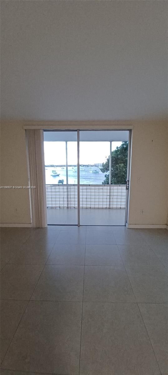 Property Photo: 2910 Point East Dr M314 FL 33160