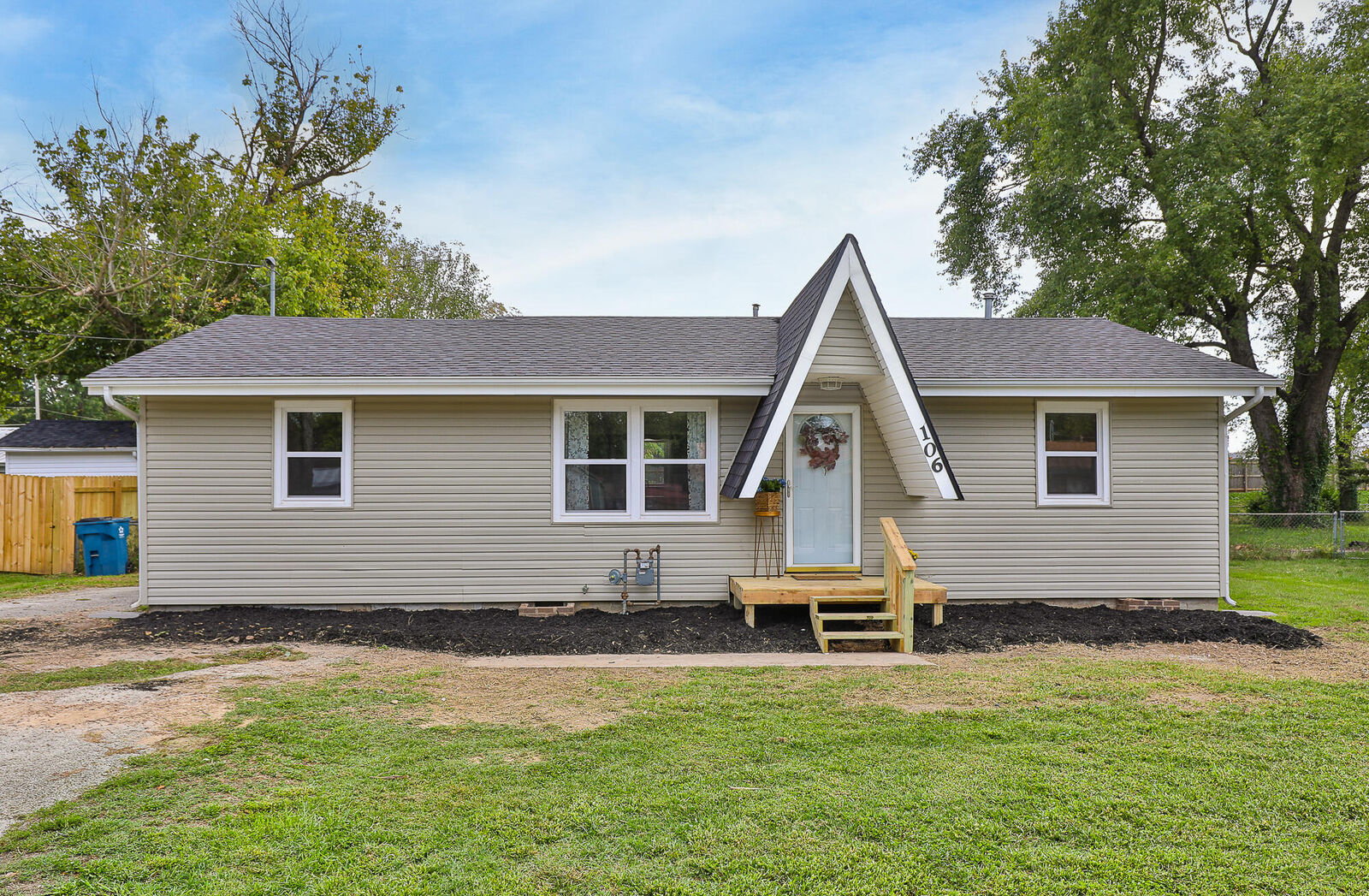 Property Photo:  106 N Prospect Street  MO 65714