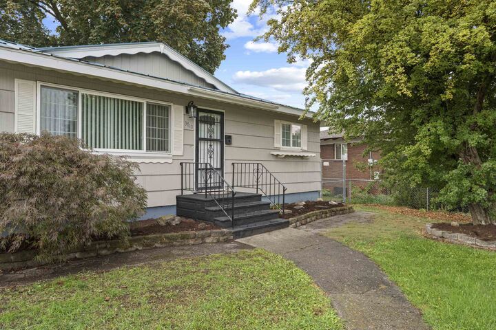 Property Photo:  3710 E Ermina Ave  WA 99207 