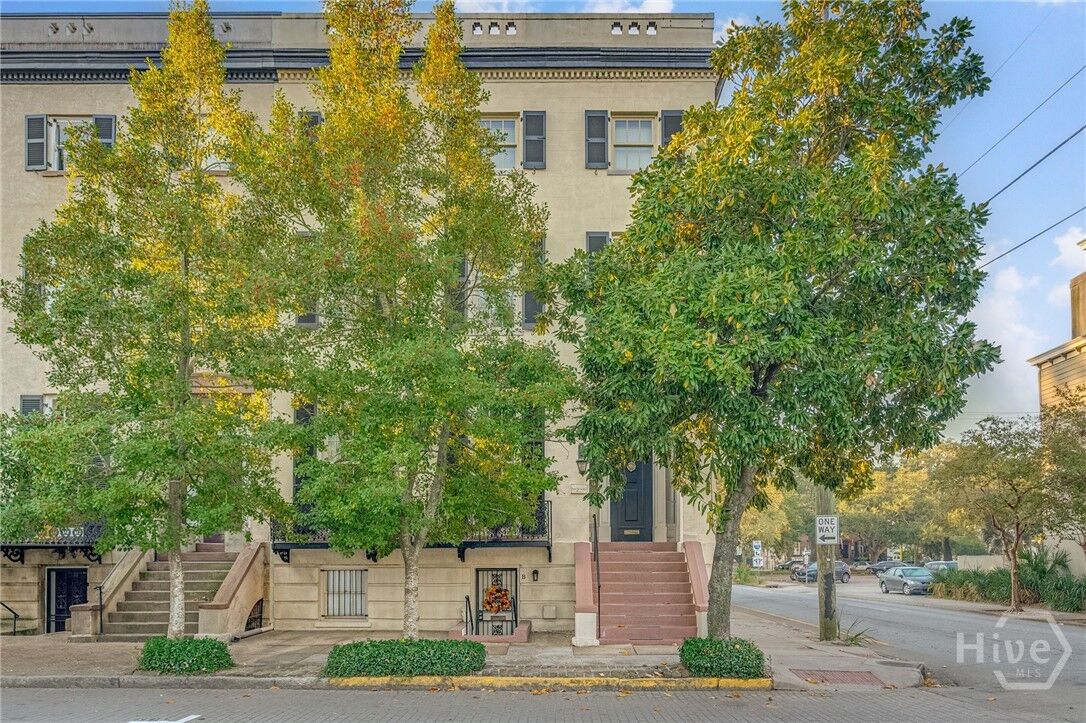 Property Photo:  25 W Perry Street  GA 31401 