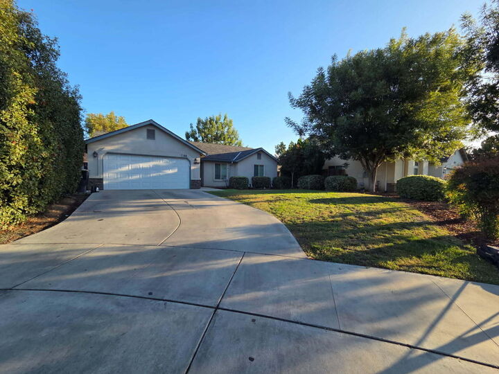 1146 E Buena Vista Avenue  Visalia CA 93292 photo