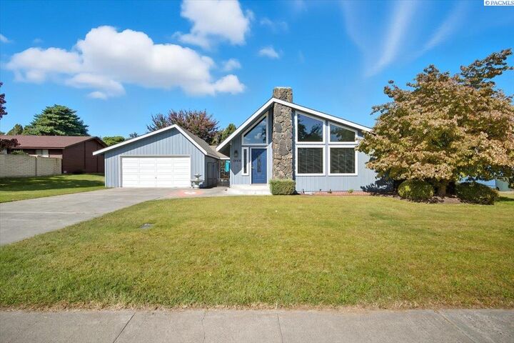 Property Photo: 1948 Cypress Pl. WA 99354