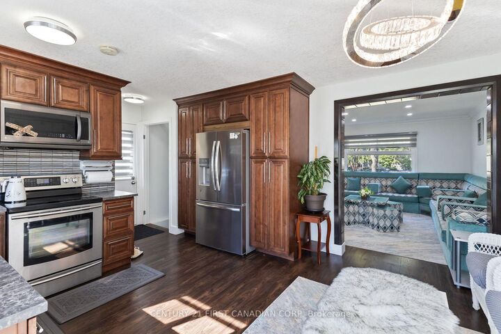 Property Photo: 172 Golfdale Crescent ON N6C 5X4