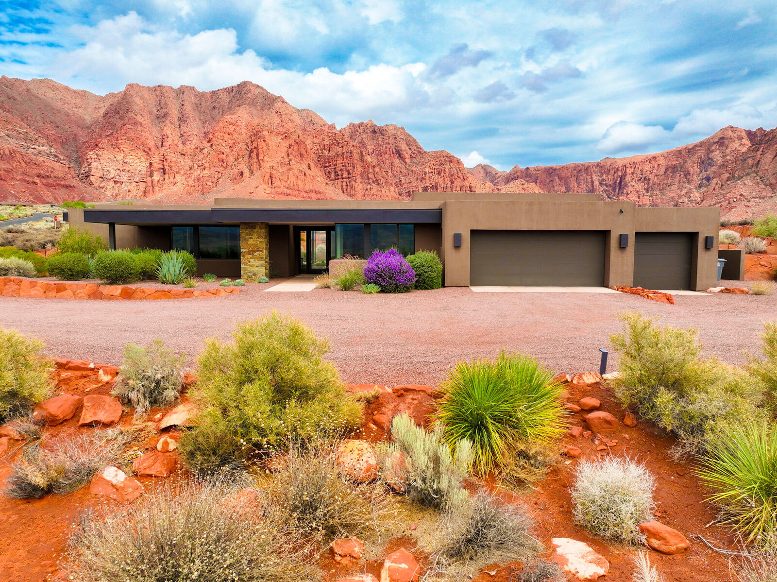 Property Photo: 1748 N Cochise Way UT 84738