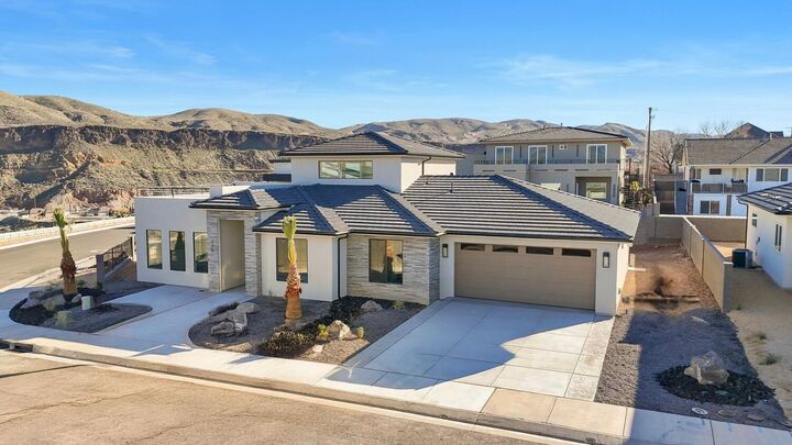 Property Photo:  296 E 1100 N  UT 84737 