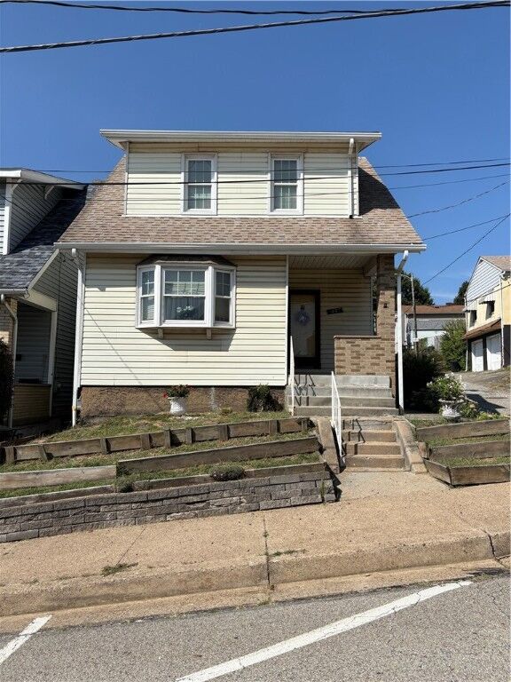 Property Photo:  1407 Drey Street  PA 15068 