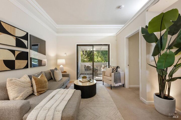 Property Photo: 32 Picadilly Court CA 94903