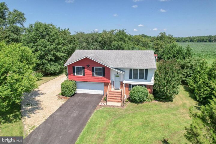 Property Photo: 587 Thistlewood Road DE 19954
