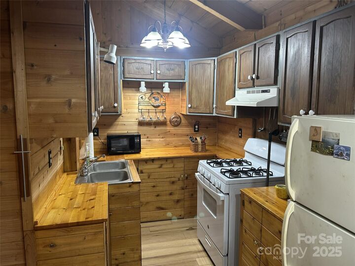Property Photo: 93 Vista Points Trail NC 28723