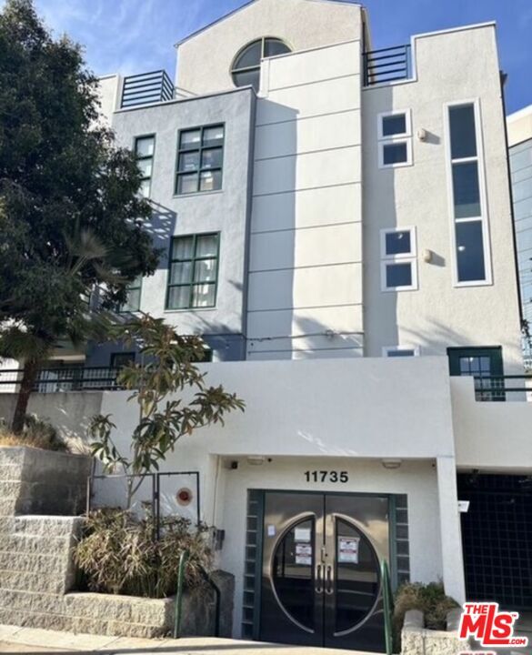 Property Photo: 11735 Dorothy St CA 90049