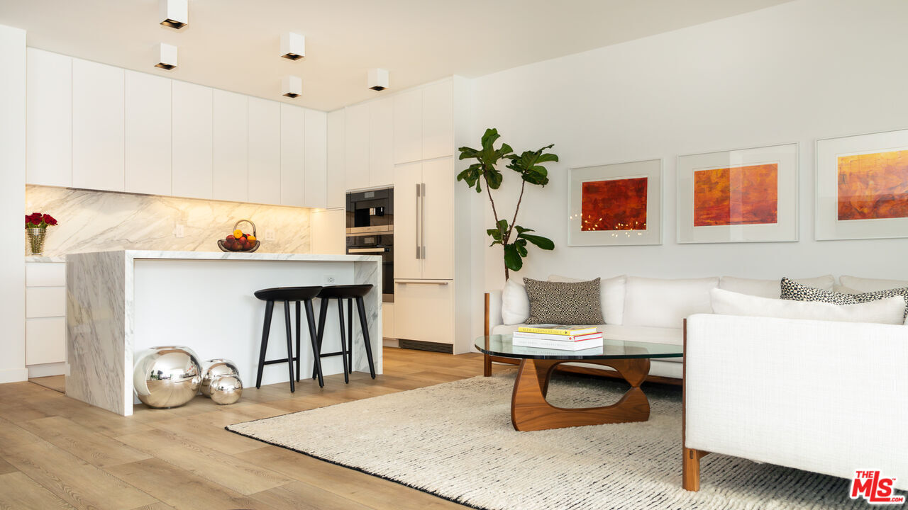 Property Photo:  999 N Doheny Dr  CA 90069 