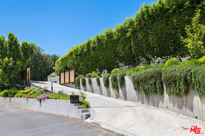 Property Photo:  3035 Lake Glen Dr  CA 90210 