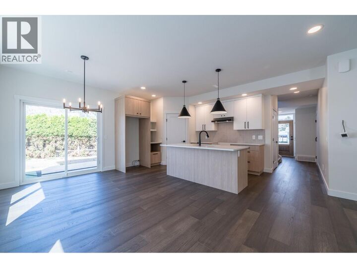 Photo de la propriété:  723 Lyne Road  BC V2B 6Z7 