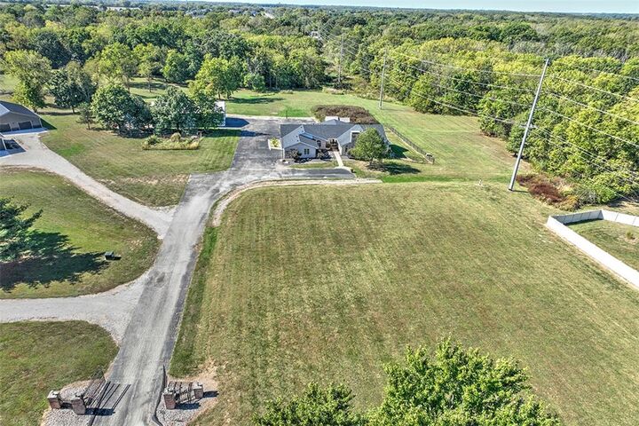 Property Photo: 860 W Wildwood Drive IL 62549